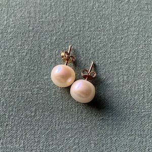 10K Yellow Gold Round White Pearl Stud Earrings